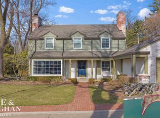 32 Harbor Hill Rd, Grosse Pointe Farms, MI 48236