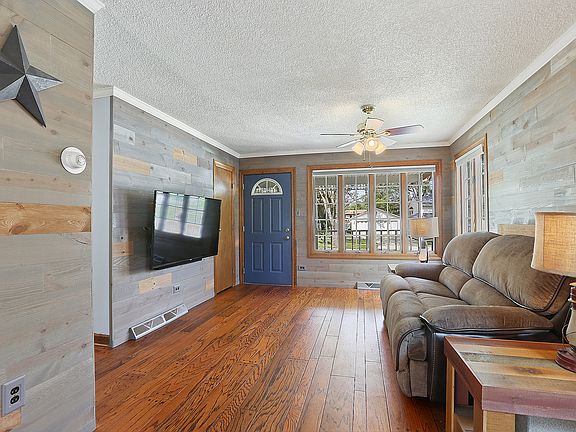 3rd image of 9209 Fairway Dr