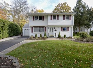 250 Spring Valley Rd, Paramus, NJ 07652