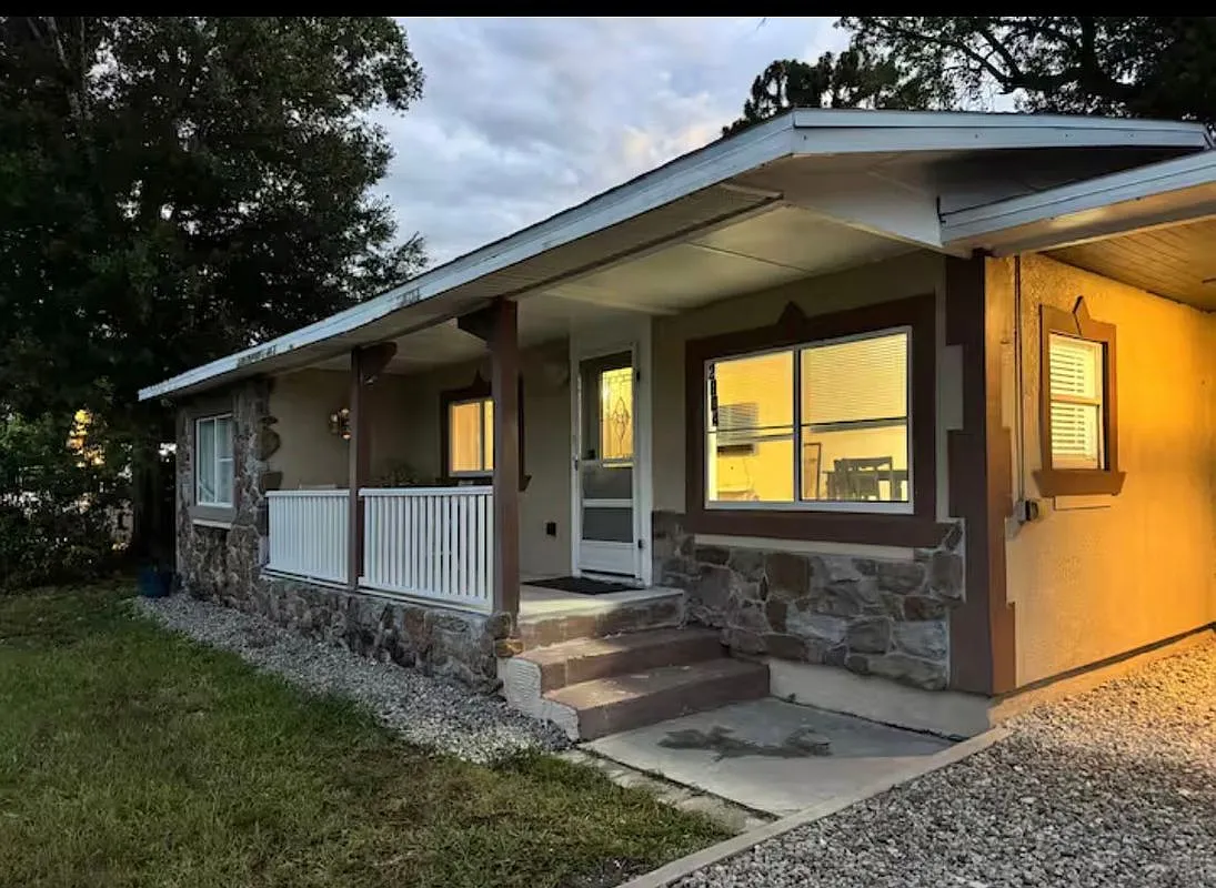 3 bed, 1.0 bath, 756 sqft, $1,700 — Photo 1