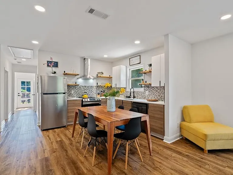 2352 Herring Rd SW — Photo 11
