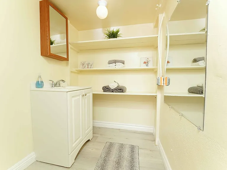 11507Medi — Photo 9