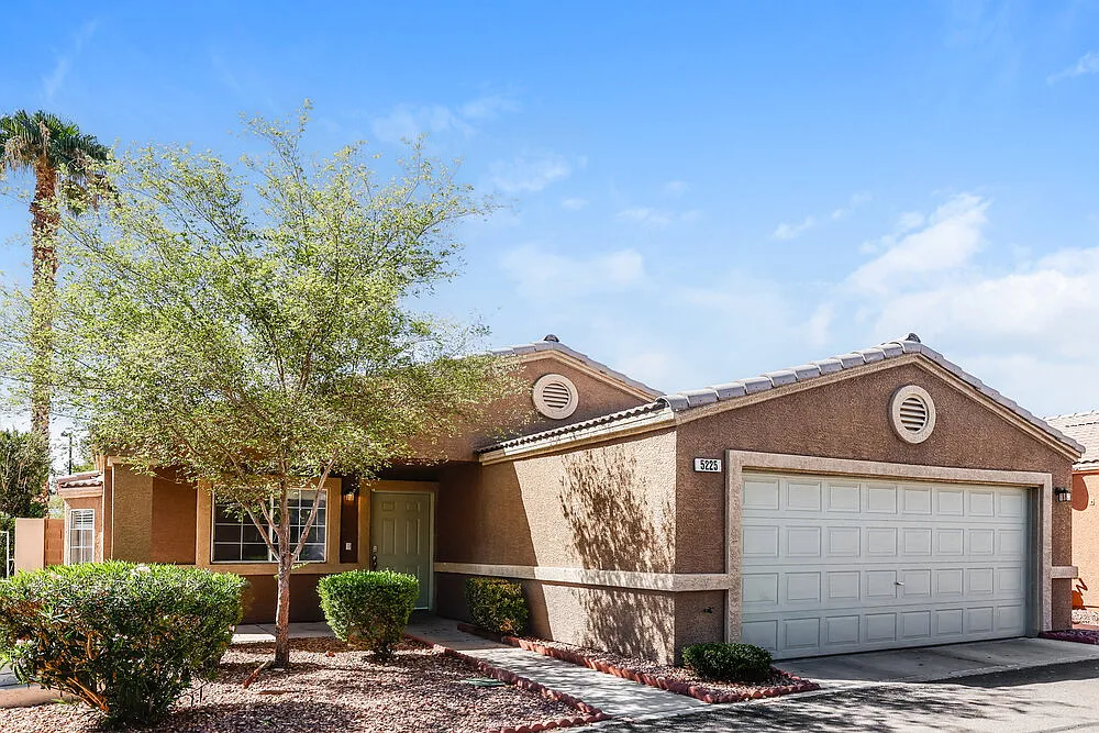 3 bed, 2.0 bath, 1225 sqft, $1,835 — Photo 3