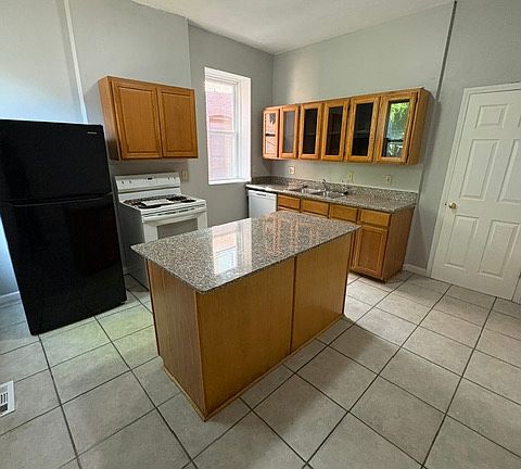 4th image of 2738 Osage St