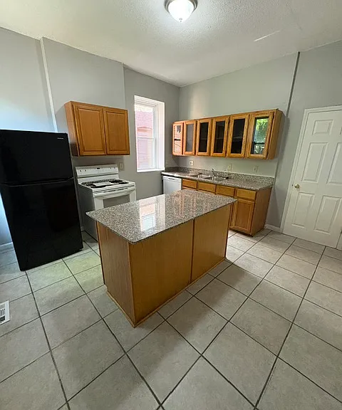 2738 Osage St — Photo 4