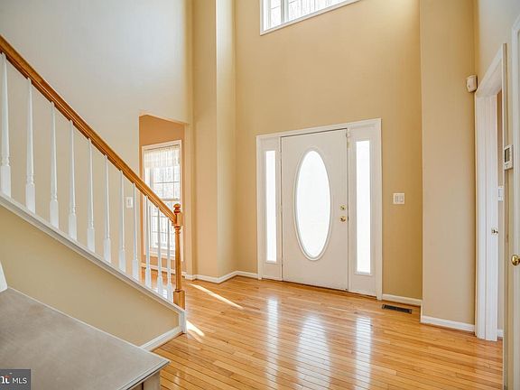 4th image of 11 Saint Marys Ln