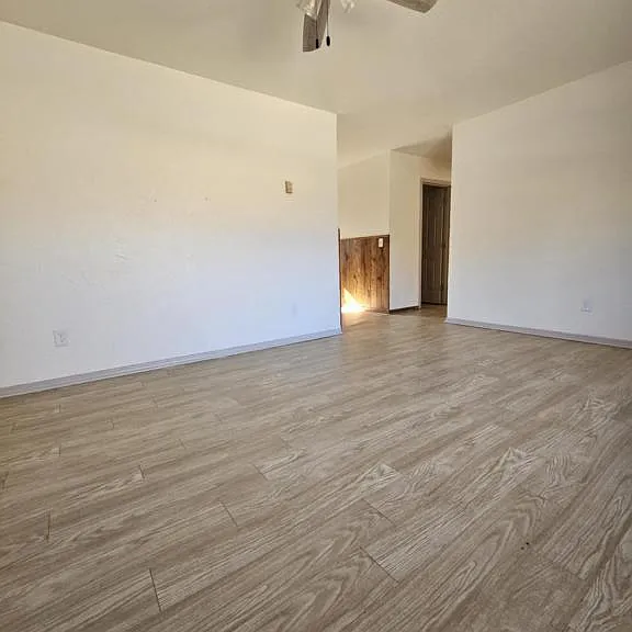 517 E Vinita Ave — Photo 15