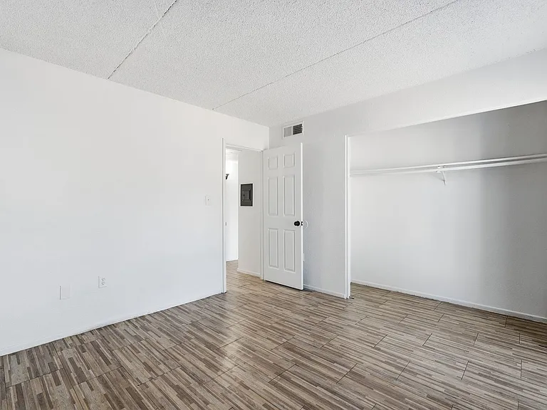 7232 N 27th Ave — Photo 72