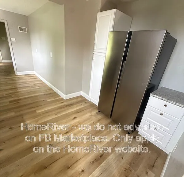 1323 Leaside Dr — Photo 2