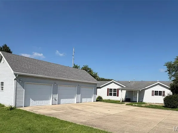 24 N Lincoln Ave, Cottage Hills, IL 62018