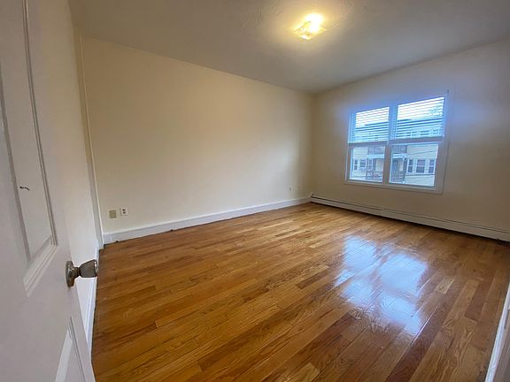1st bedroom - no closet