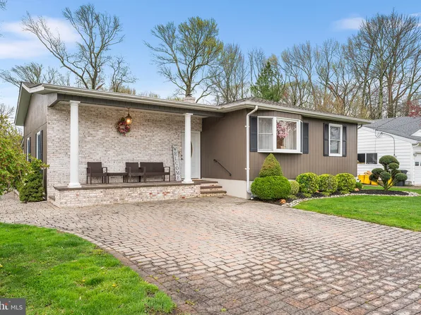 76 Carl Sandburg Dr, Hamilton, NJ 08690