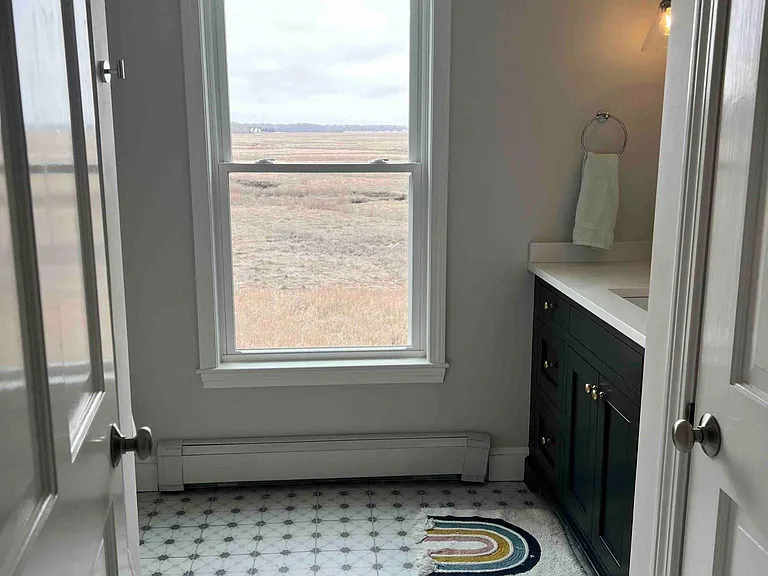 Upstairs renovated full bath with shower/tub combo