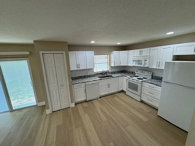 310 Greenwich Ct #310 — Photo 20