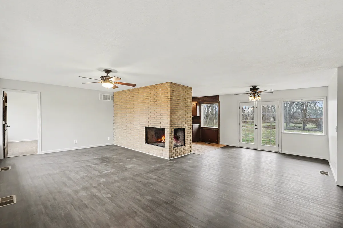 Building Photo - 713 NW Black Twig Ln