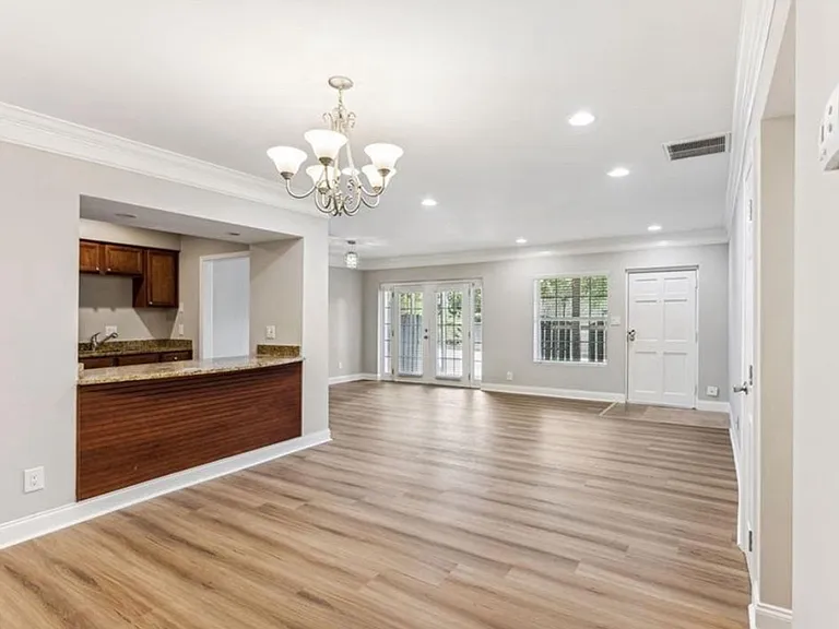 6980 Roswell Rd #B14 — Photo 10