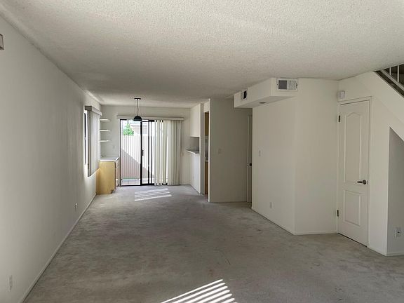 3rd image of 638 E Tujunga Ave #H