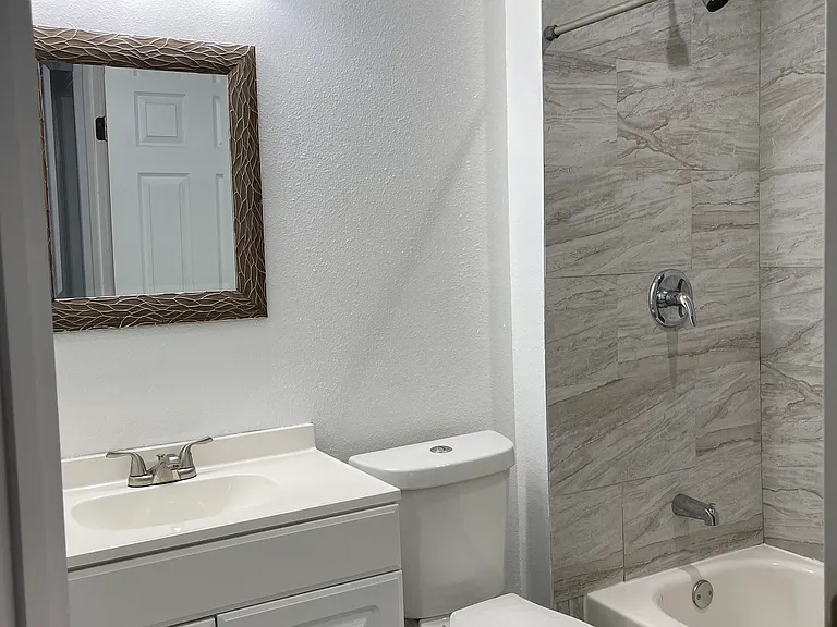 2339 Huntington Green Ct — Photo 19