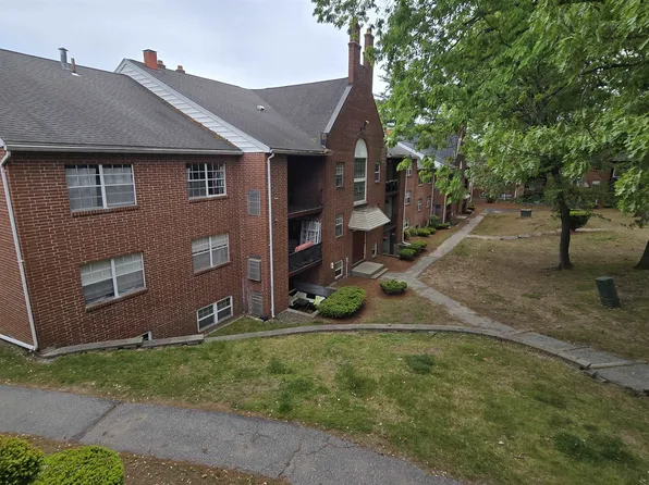 6 Louisburg Sq APT 8, Nashua, NH 03060