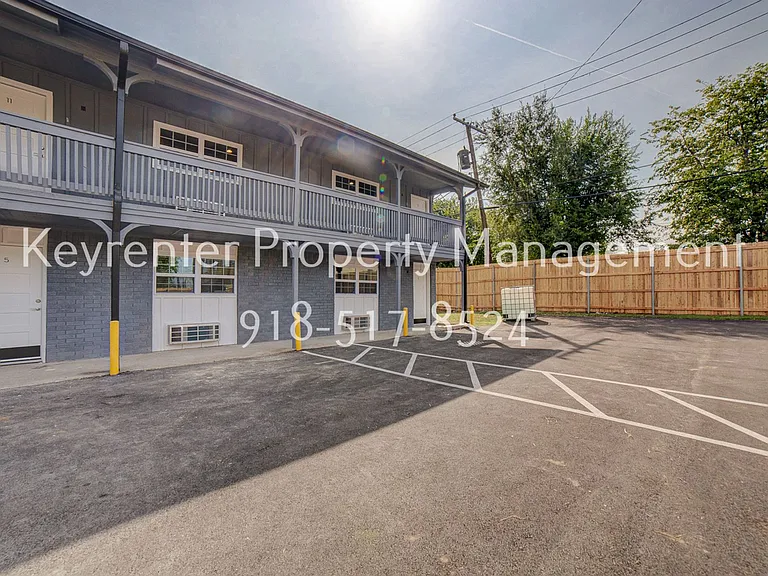 E 10th St Complex — Photo 1