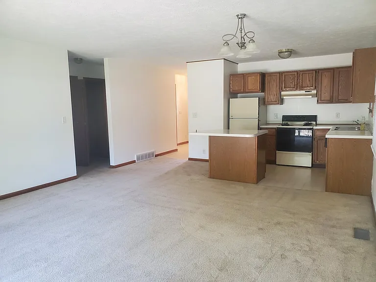45 Madison Ct — Photo 6