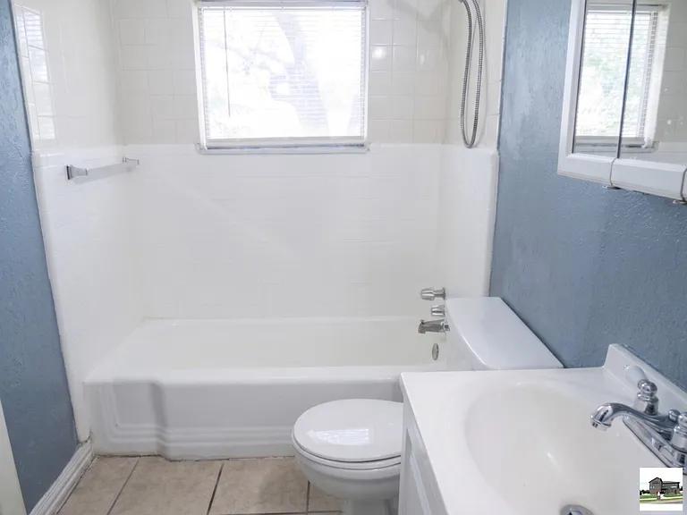 735 W Avenue B — Photo 8