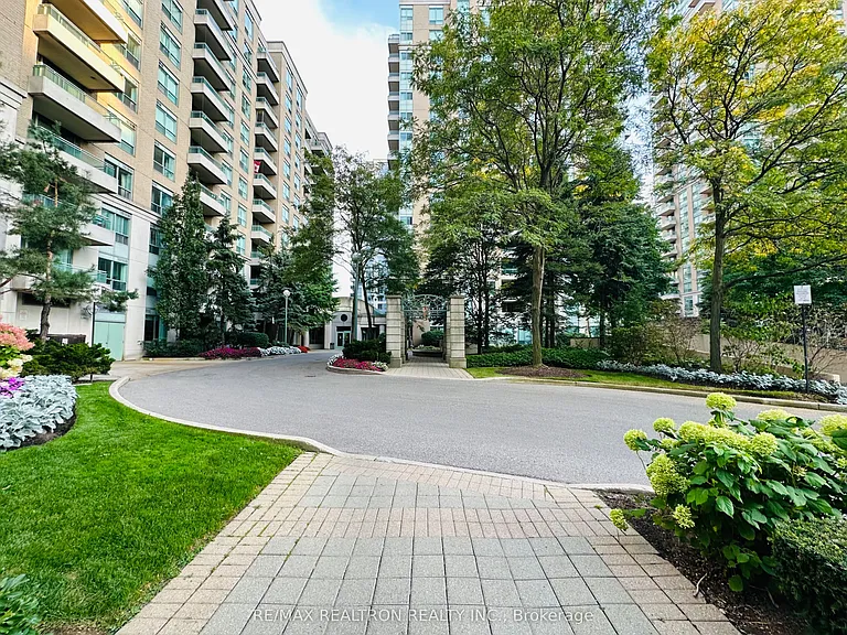 29 Pemberton Ave #1209 — Photo 1