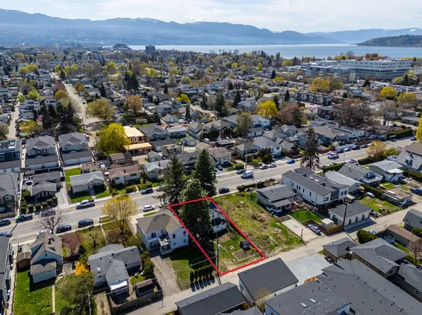 790 Cadder Ave, Kelowna, BC V1Y 5N6