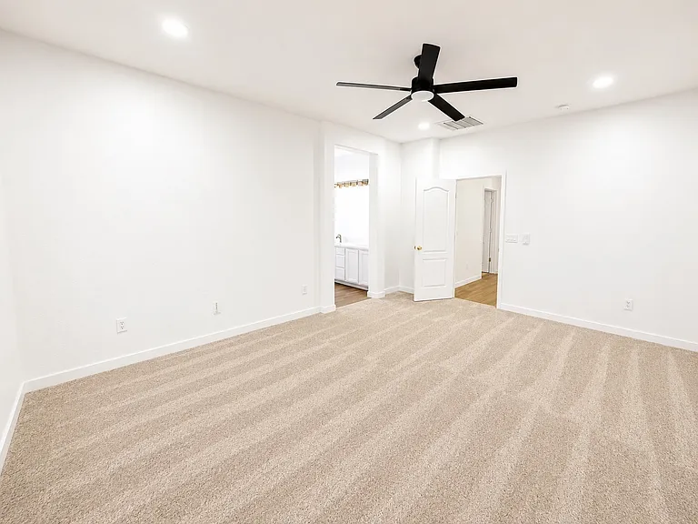 15238 W Custer Ln — Photo 10