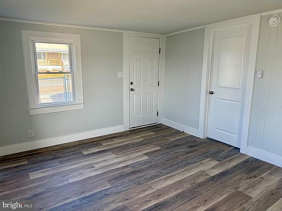 3rd image of 102 Lee St
