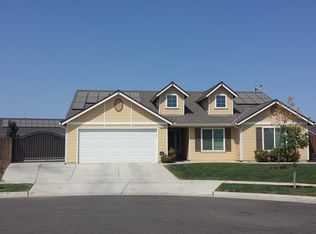 1209 N Kaplan Pl, Hanford, CA 93230