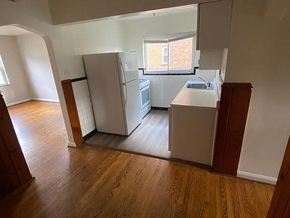 5th image of 2725 Oakleaf Ave APT 1