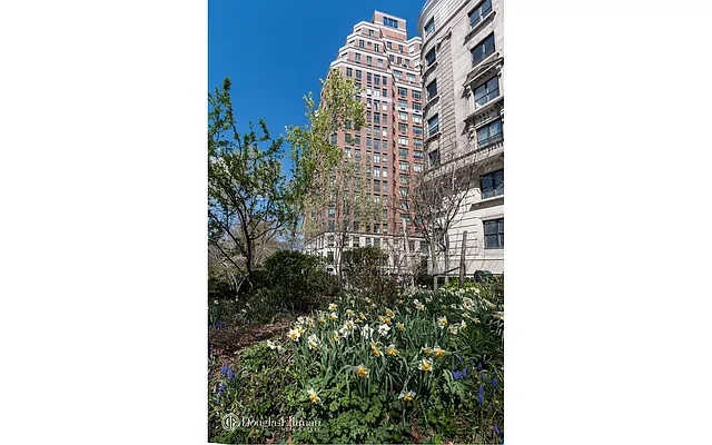 Rented by Douglas Elliman | media 21