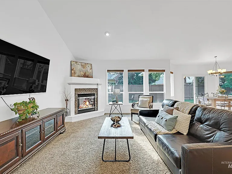 3926 N Waterloo Way — Photo 9