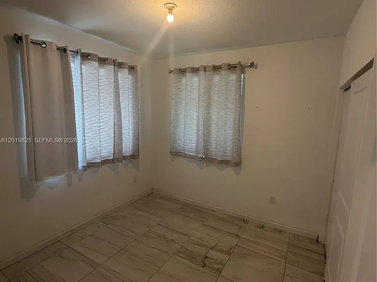 2355 SE 10th St — Photo 5