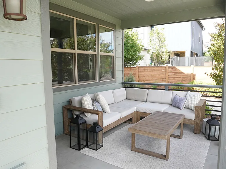 10151 E 59th Dr — Photo 2