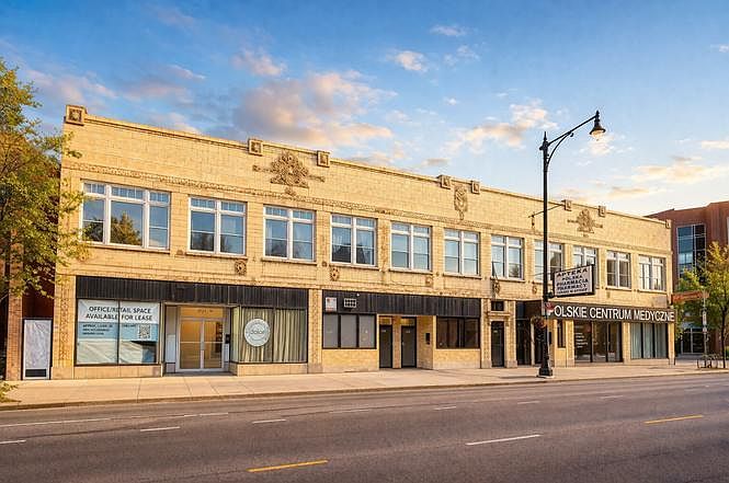 1st image of 3015 N Milwaukee Ave #206
