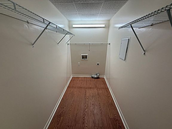 5th image of 3607 Lark Cir APT E