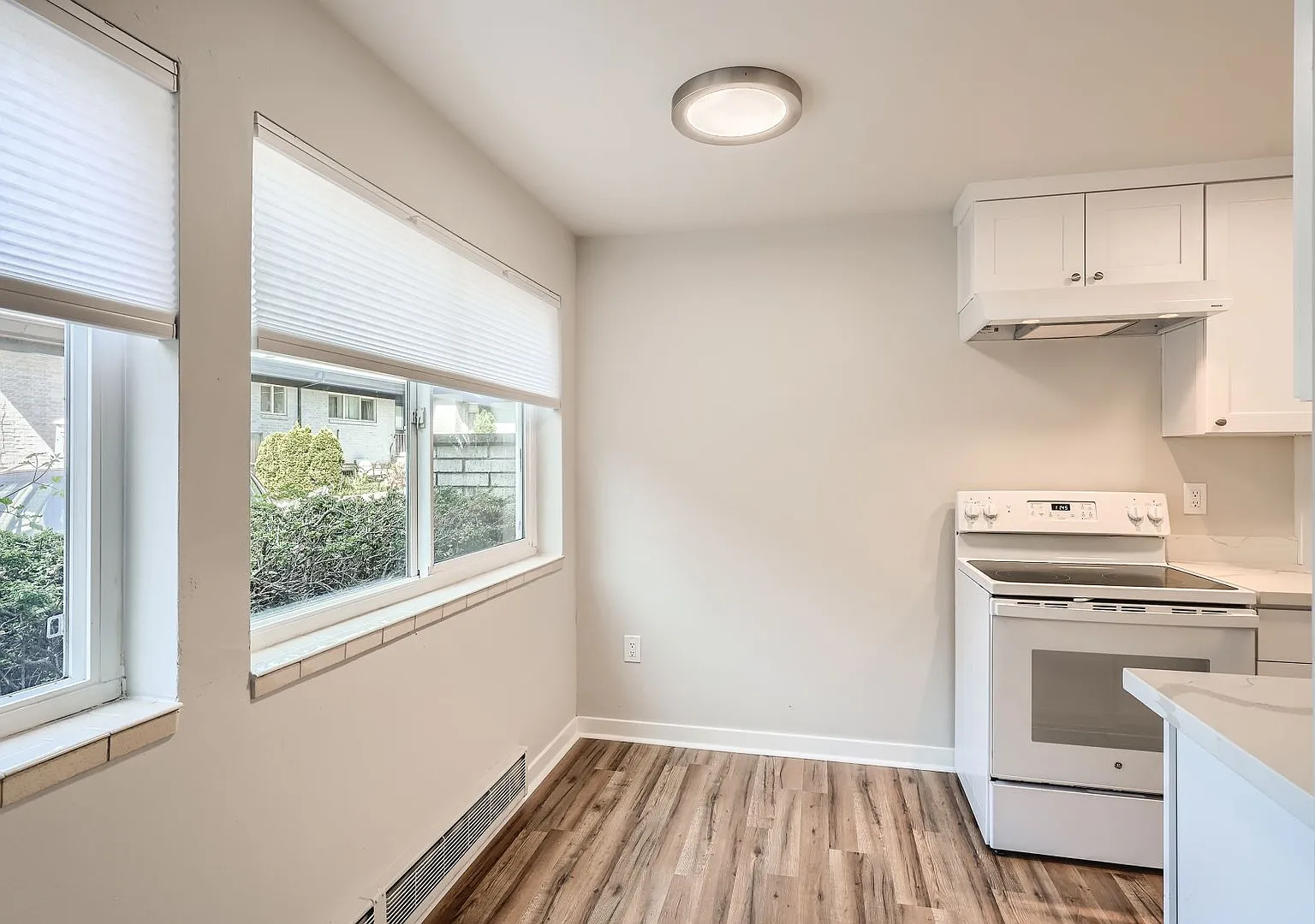 Four Seasons Apartments — Photo 3