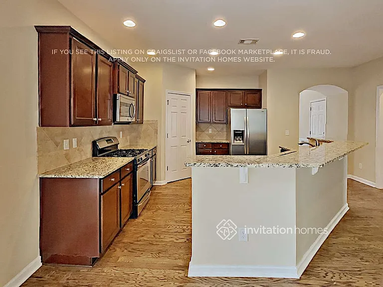 160 Edgewater Trl — Photo 7