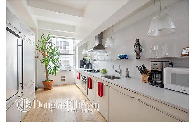 Sold by Douglas Elliman | media 24