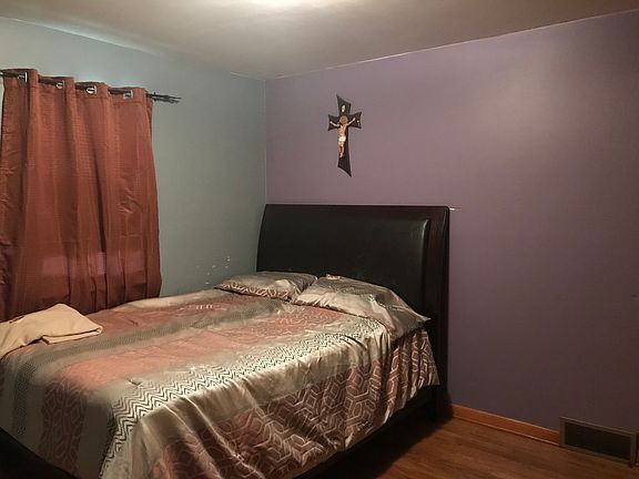 5th image of 2414 N Grand Island Ave