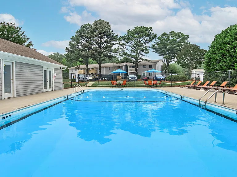 Meadowbrook Apartments — Photo 9