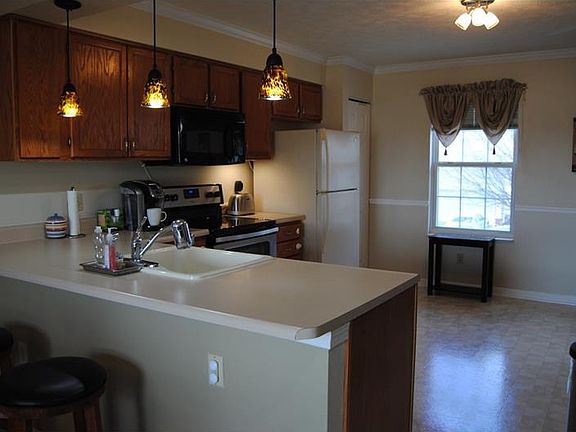 4th image of 829 Sunset Cir