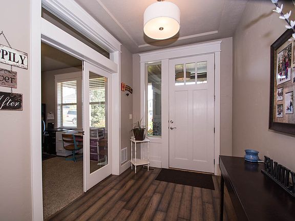 Wide welcoming entry