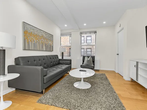 150 W 51st St APT 1724, New York, NY 10019