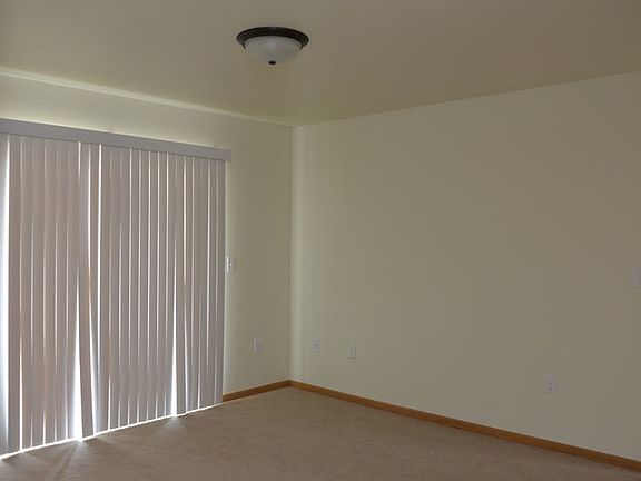 5th image of 102 Gardens Ct APT 11