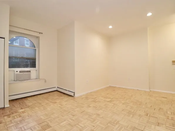 168 Coles Street image 2 of 12