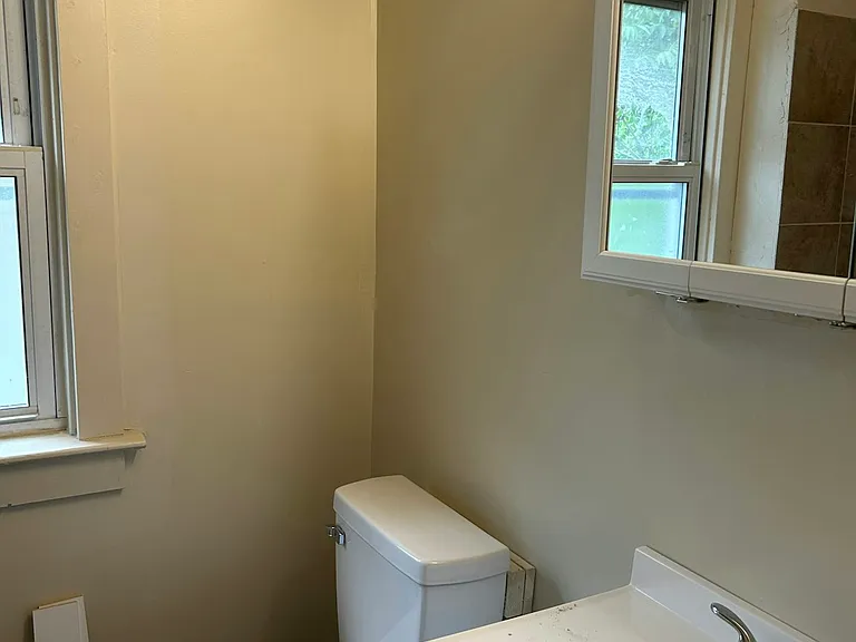 844 Saint Agnes Ave — Photo 23