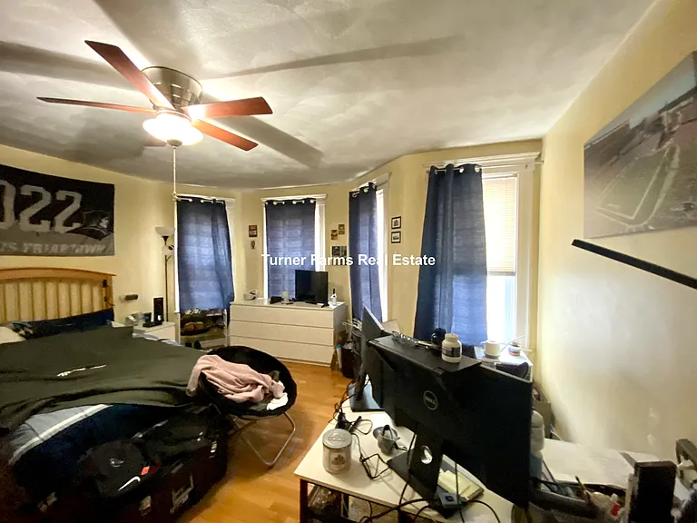 221 Holland St #2R — Photo 31